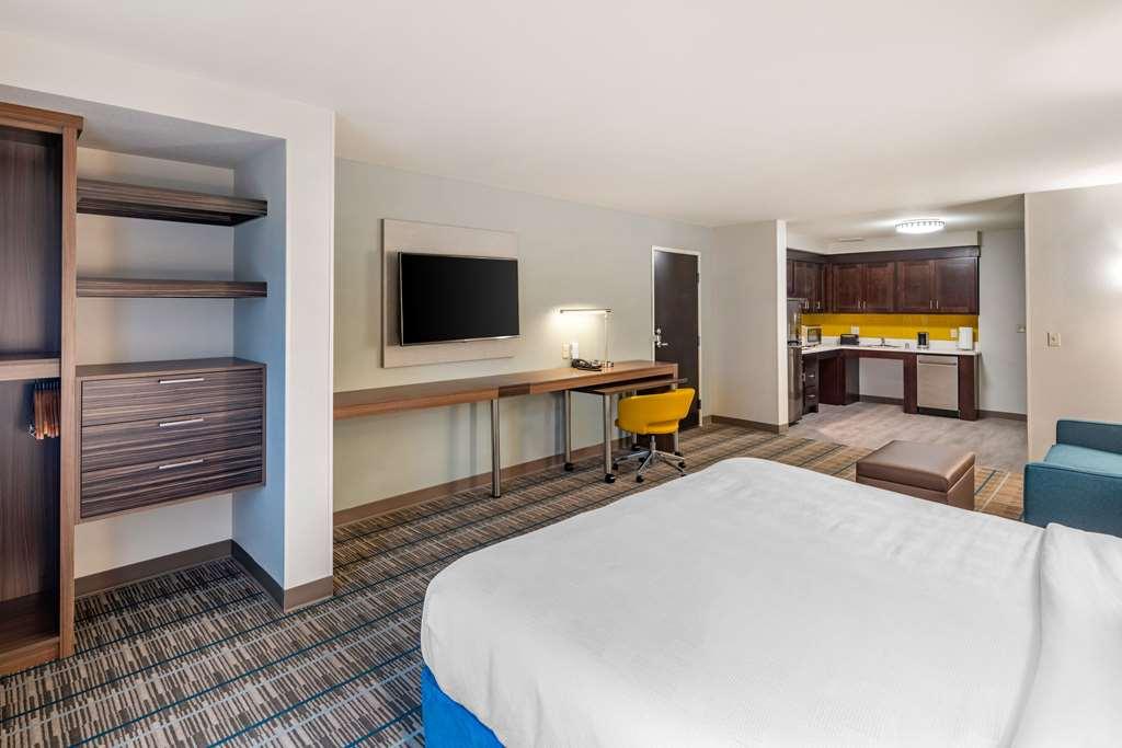 Mainstay Airport Hotel